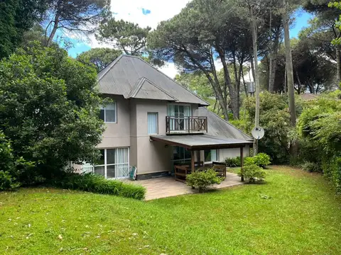 Casa 5 ambientes con 4 baños