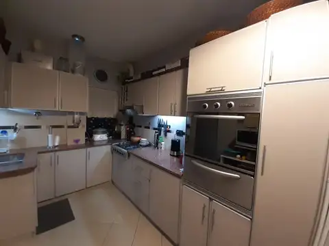 Av. Vélez Sarsfield 100, Piso 2