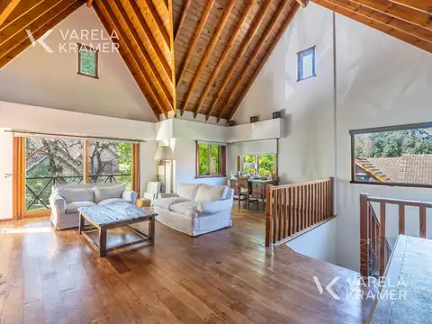 Casa en Venta con 4 cocheras