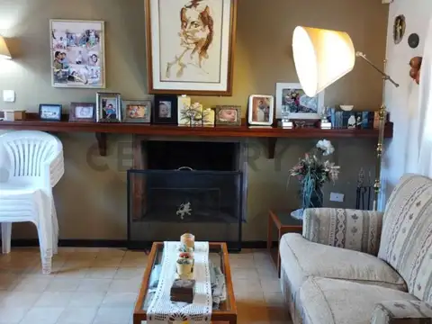 CASA 4 AMB CON PILETA EN BARRIO PRIVADO "LAS LAJAS I-SEGURIDAD Y CONFORT"