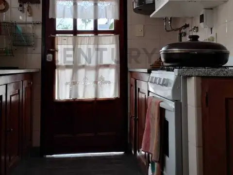 CASA 4 AMB CON PILETA EN BARRIO PRIVADO "LAS LAJAS I-SEGURIDAD Y CONFORT"