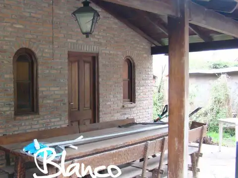 Casa en Venta con 2 cocheras