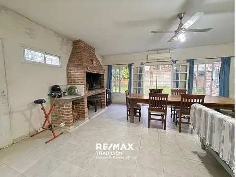 Casa en Venta con 2 cocheras