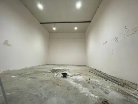 ALQUILER DEPOSITO CON OFICINAS EN TRES CRUCES