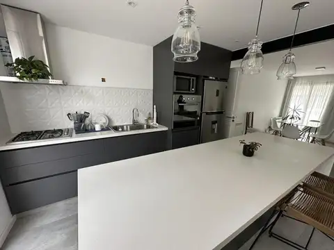 Casa 3 ambientes en Barrio Playa grande