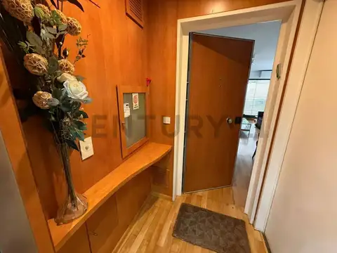 3 de Febrero 2000, Piso 1