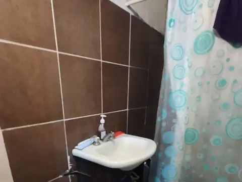 VENTA EN BLOCK DE 3 DEPTOS Y 2 LOCALES S/LOTE DE 8.66X34 MTS