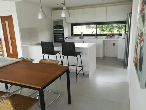 Casa en Alquiler en El Canton, USD 2.300