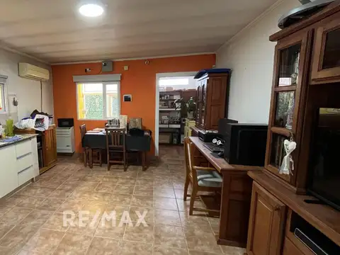 Casa 8 ambientes con 3 baños