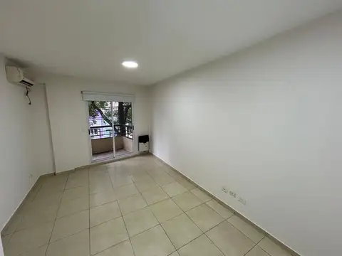 Departamento en venta de 3 ambientes con toillete y baño, dos balcones