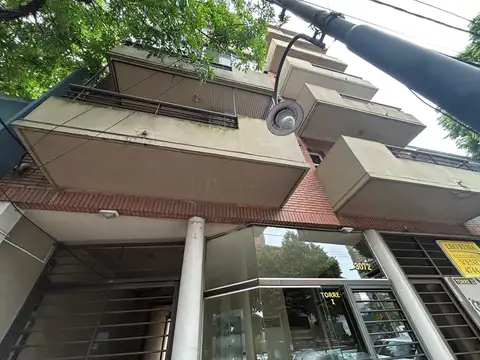 Departamento en venta de 3 ambientes con toillete y baño, dos balcones