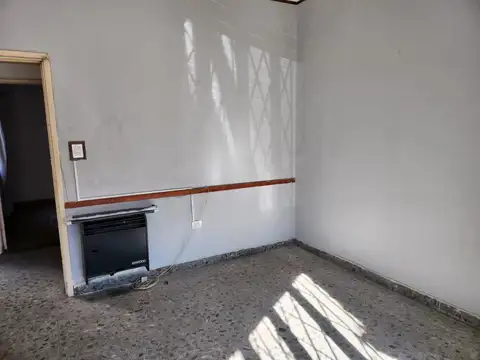 Casa en Venta en Castelar Sur, USD 95.000