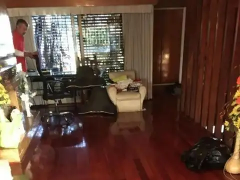 Casa en Venta con 3 cocheras