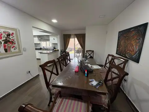 Casa 5 ambientes con 4 baños