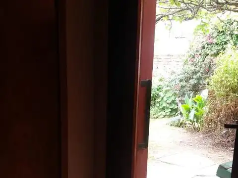 Casa en venta - 2 dormitorios 2 baños - patio - 430 mts2 - Necochea