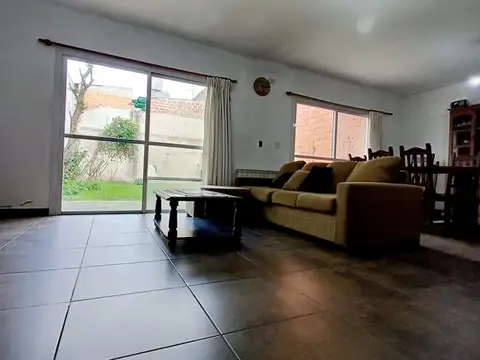 VENTA CASA SOBRE LOTE DE 262mt2 EN LANUS OESTE