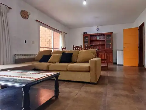 VENTA CASA SOBRE LOTE DE 262mt2 EN LANUS OESTE