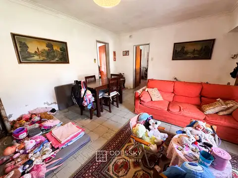 Casa 7 ambientes con 1 baño