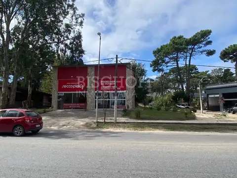 LOCAL SOBRE AVENIDA PRINCIPAL, EXCELENTE ESQUINA, VILLA GESELL.