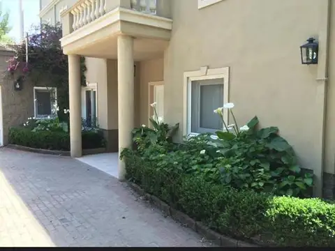 Casa en Alquiler en Club de Campo La Emilia, USD 3.000