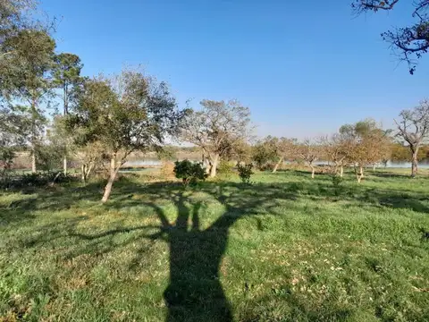 VENDO TERRENO ÚNICO SOBRE EL RÍO CORRIENTE EN ESQUINA!