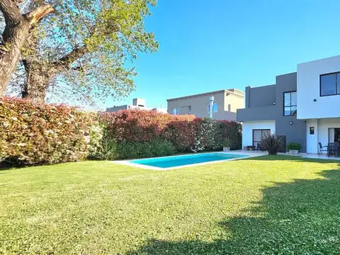 VENTA CASA 4 AMB PILETA AMOBLADA HARAS M. VICTORIA