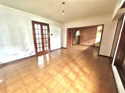 Casa 5 ambientes con 2 baños