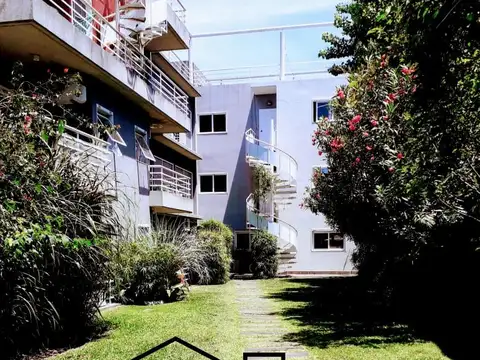 2 balcones y terraza propia, cochera fija cubierta,