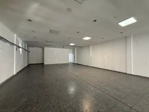 Local en Alquiler en Parque Chacabuco, $ 2.500.000