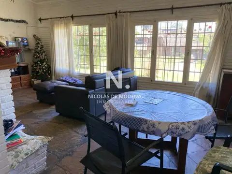 Casa 4 ambientes con 2 baños