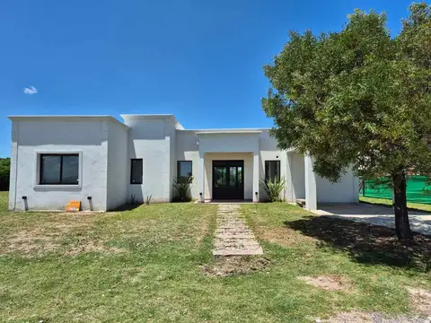 Casa 4 amb pileta parque 1 suite 3 baños ESTRENAR