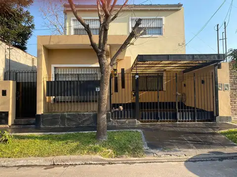 Venta De Casa De 5 Ambientes En Bella Vista