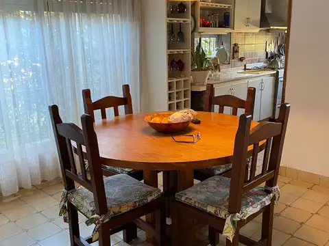 Casa 5 ambientes con 3 baños