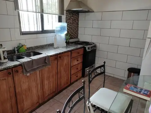 Casa  en Venta ubicado en Castelar, Morón, G.B.A. Zona Oeste - AMA0124_LP545193_8