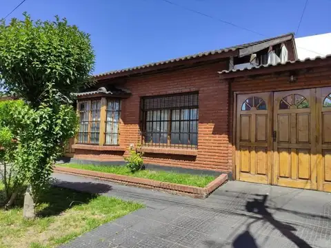 Casa  en Venta ubicado en Castelar, Morón, G.B.A. Zona Oeste - AMA0124_LP545193_8