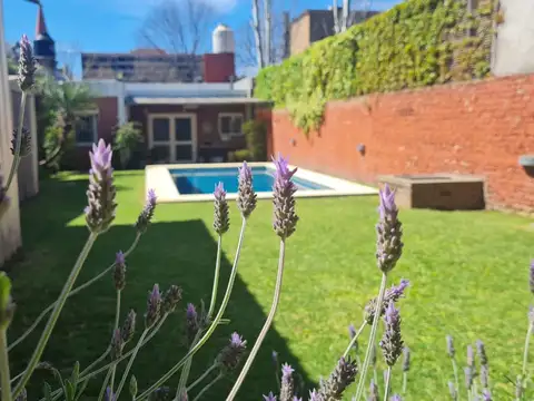 Hermosa Casa en Hurlingham. Zona Cosmopolita.3 Dormitorios - Piscina.