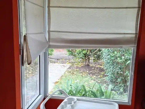 Casa en Alquiler con 4 cocheras