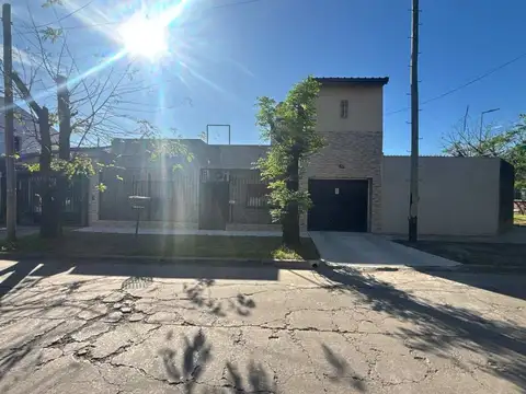 VENTA CASA 4 AMBIENTES HAEDO