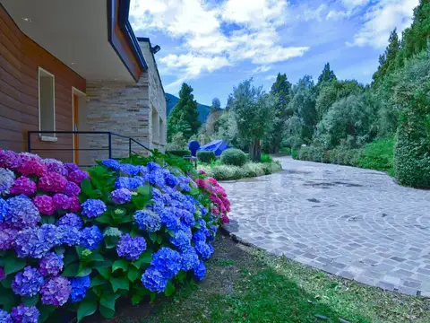 Casa 7 ambientes con 5 baños