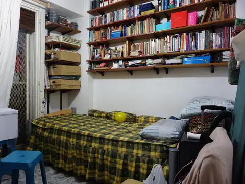 MUY BUEN DEPARTAMENTO CON PATIO