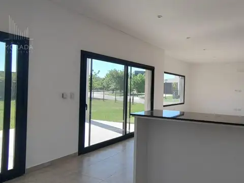 Casa en Venta en El Cantón - Barrio Puerto, USD 260.000