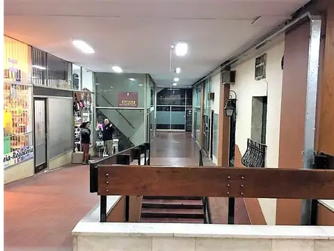 LOCAL EN SAN ISIDRO DE 33 M2 EN GALERIA FRENTE A ESTACIÓN