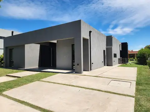 Casa en Venta en Loma Verde, USD 259.000