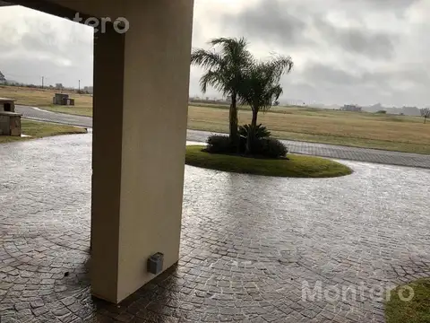 CASA 7 AMBIENTES , AMARRA, SALIDA AL LAGO,BARRIO LA PROVIDENCIA