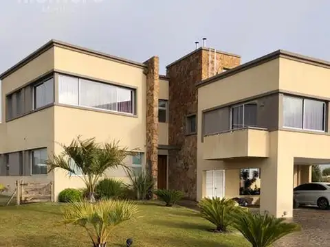 Casa 7 ambientes con 6 baños