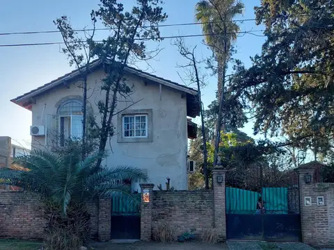 Amplia casa en venta con excelente ubicación en Ituzaingó