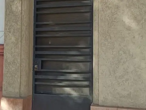 VENTA CASA EN PROPIO P. CHACABUCO SOBRE AV. VERNET