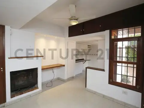 Casa 6 ambientes con 2 baños