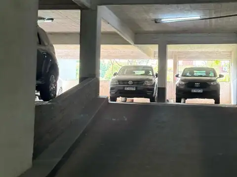 San Martin 400, Piso 7