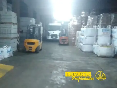 Galpón con entrada de camiones - LOIACONO PROPIEDADES